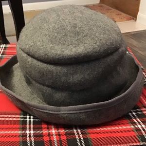 Liz Claiborne gently used gray 100% wool hat